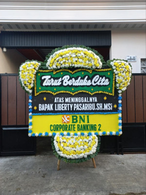 Papan Bunga Duka di Sekaran